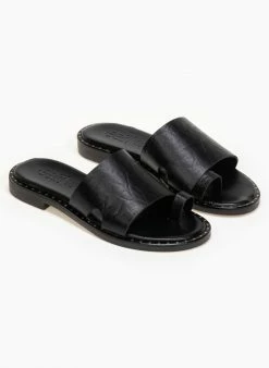 Σανδάλια δερμάτινα με τσαλακωτό δέρμα Estil - Μαύρο