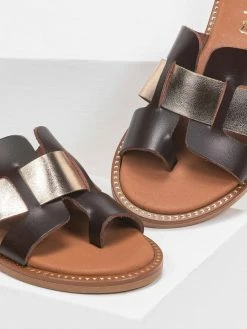 Σανδάλια δερμάτινα σε μεταλλικές αποχρώσεις Estil - Καφέ 5 Σανδάλια δερμάτινα σε μεταλλικές αποχρώσεις Estil - Καφέ -The Fashion Project Κατάστημα estil dermatina sandalia se metallikes apoxrwseis 92346 41as