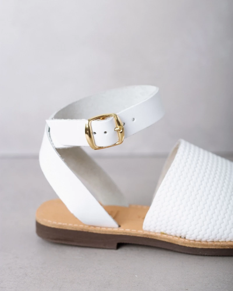 Σανδάλια δερμάτινα με σχέδιο ψάθα estil - Λευκό Σανδάλια δερμάτινα με σχέδιο ψάθα Estil - Λευκό -The Fashion Project Κατάστημα estil flat pedila me sxedio psatha 94022 fkae