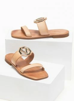 Σανδάλια δερμάτινα με αγκράφα Iris - Φυσικό 3 Σανδάλια δερμάτινα με αγκράφα Iris - Φυσικό -The Fashion Project Κατάστημα flat dermatina sandalia me v metalliko diakosmitik 90955 7mpy