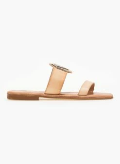 Σανδάλια δερμάτινα με αγκράφα Iris - Φυσικό 5 Σανδάλια δερμάτινα με αγκράφα Iris - Φυσικό -The Fashion Project Κατάστημα flat dermatina sandalia me v metalliko diakosmitik 90955 u3rt