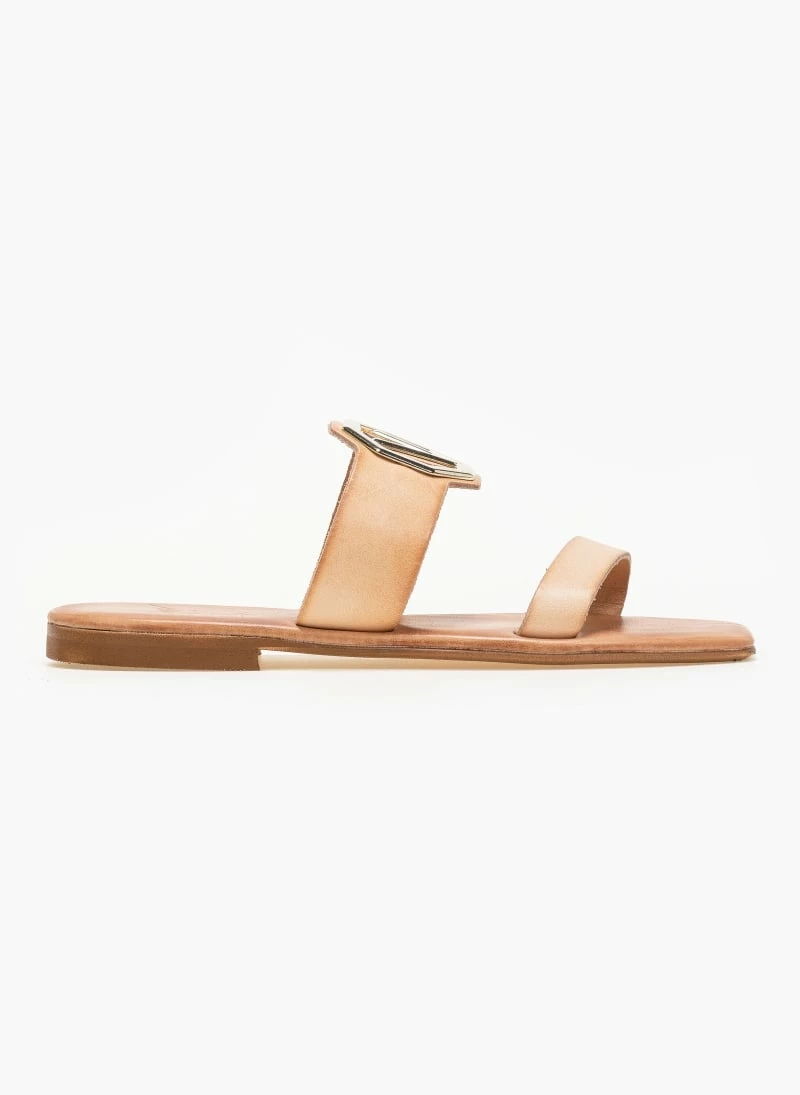 Σανδάλια δερμάτινα με αγκράφα Iris - Φυσικό Σανδάλια δερμάτινα με αγκράφα Iris - Φυσικό -The Fashion Project Κατάστημα flat dermatina sandalia me v metalliko diakosmitik 90955 u3rt