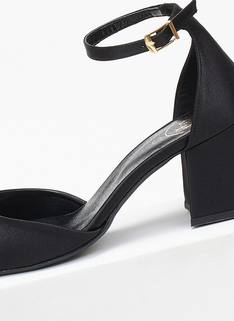 Γόβες καρέ σατέν με μπαρέτα tfp - Μαύρο Γόβες καρέ σατέν με μπαρέτα Tfp - Μαύρο -The Fashion Project Κατάστημα goves kare saten me mpareta tfp 108797 g1cu