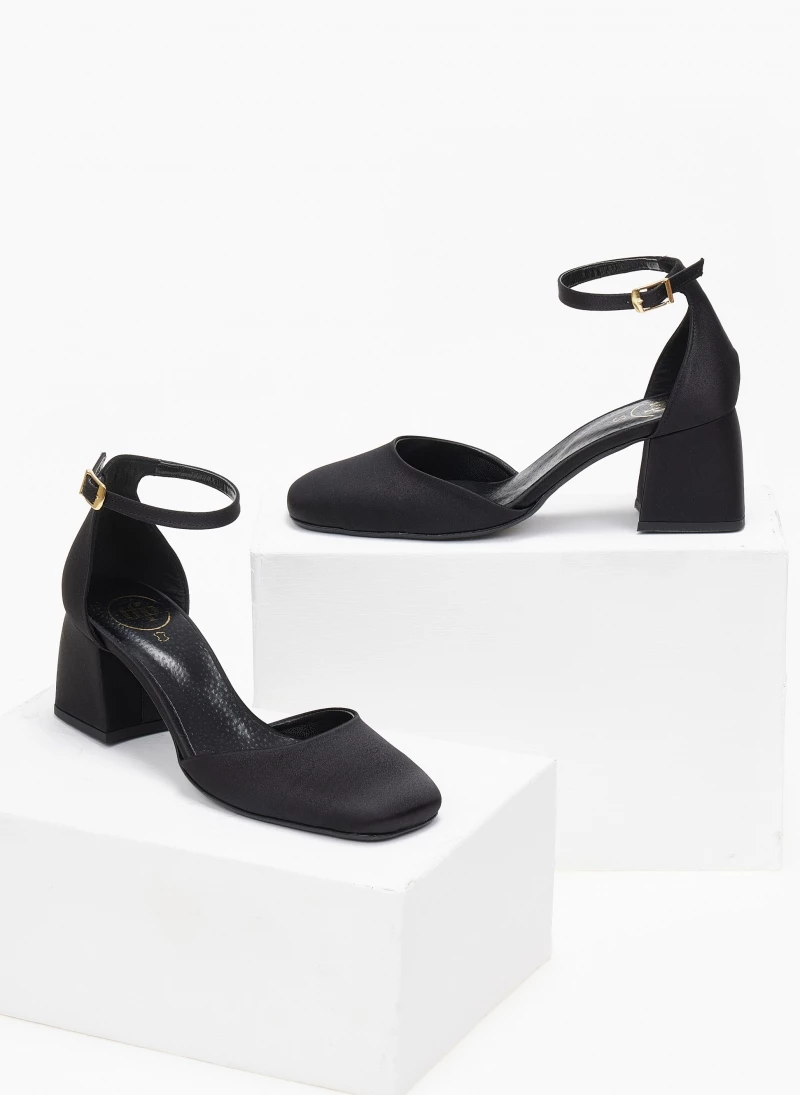 Γόβες καρέ σατέν με μπαρέτα tfp - Μαύρο Γόβες καρέ σατέν με μπαρέτα Tfp - Μαύρο -The Fashion Project Κατάστημα goves kare saten me mpareta tfp 108797 irm7