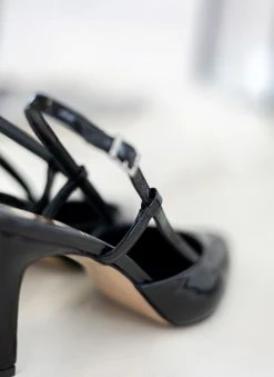 Γόβες λουστρίνι με δέσιμο στο πλάι Tfp - Μαύρο -The Fashion Project Κατάστημα goves loustrini me desimo sto plai tfp 109944 do0v