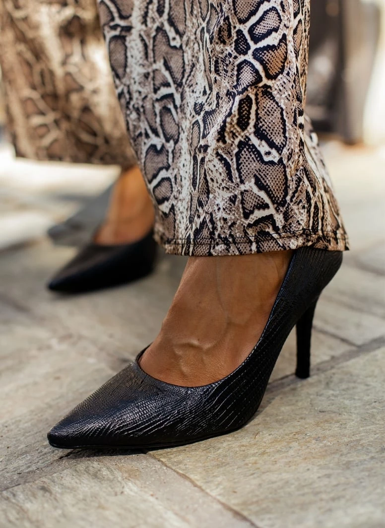 Γόβες μυτερές με pattern VIZZANO 1184.1101 - Μαύρο Γόβες μυτερές με Pattern VIZZANO 1184.1101 - Μαύρο -The Fashion Project Κατάστημα goves muteres me pattern vizzano 11841101 106464 86yl