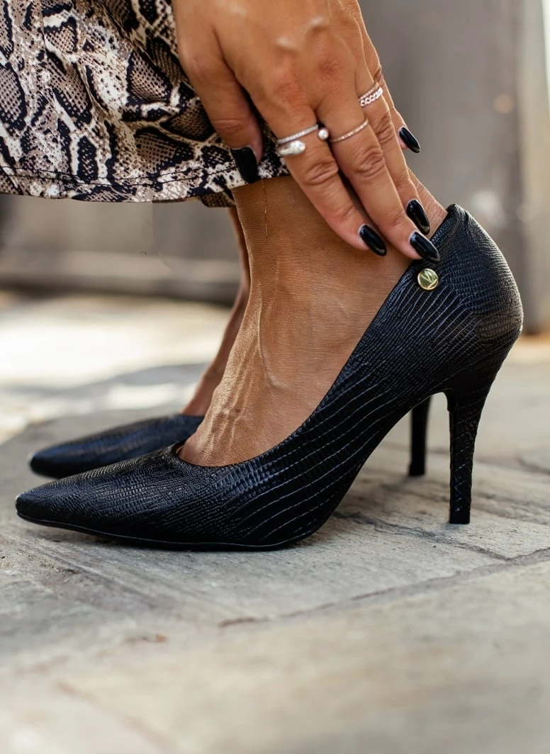 Γόβες μυτερές με pattern VIZZANO 1184.1101 - Μαύρο Γόβες μυτερές με Pattern VIZZANO 1184.1101 - Μαύρο -The Fashion Project Κατάστημα goves muteres me pattern vizzano 11841101 106464 un8t