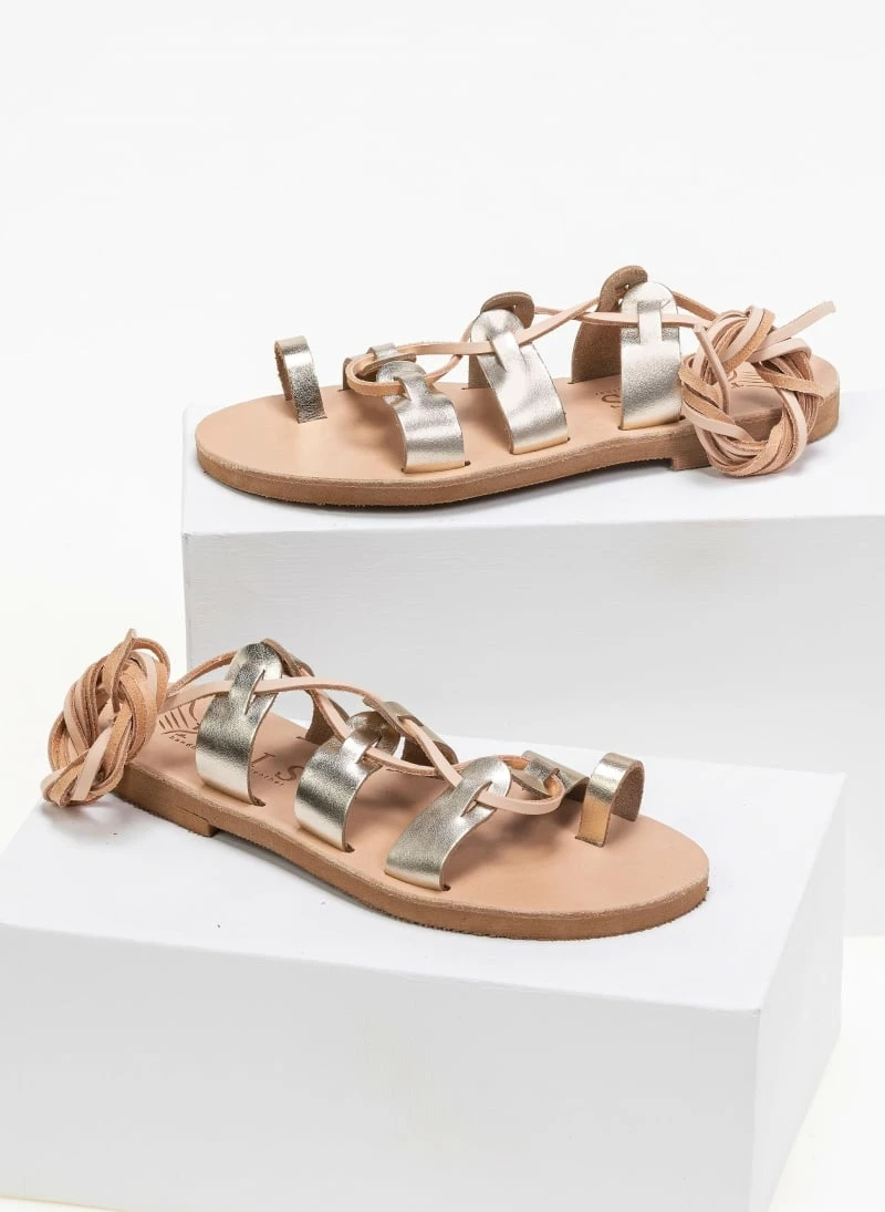 Σανδάλια δερμάτινα με κορδόνια Iris - Χρυσό Σανδάλια δερμάτινα με κορδόνια Iris - Χρυσό -The Fashion Project Κατάστημα isia dermatina lace up pedila 90634