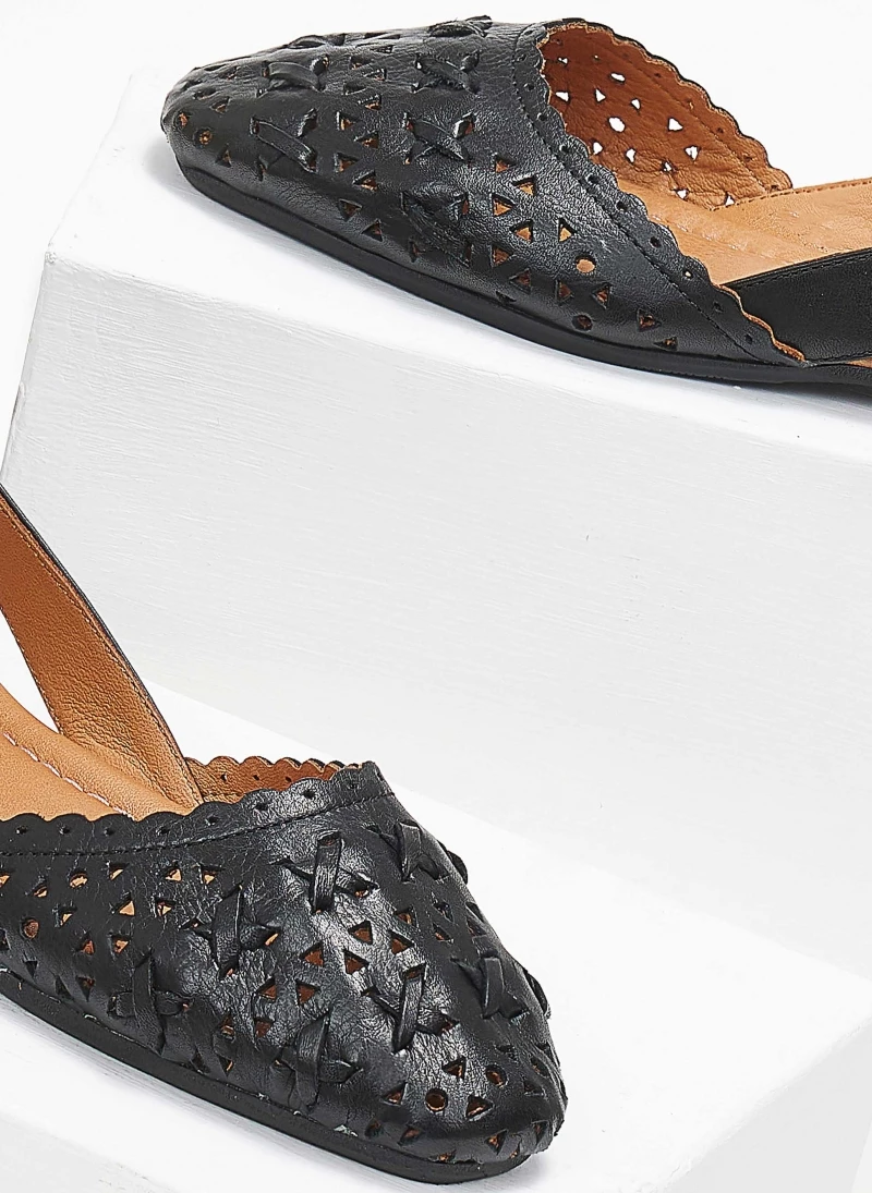 Μπαλαρίνες δερμάτινες με διάτρητο σχέδιο Carmela 160672 - Μαύρο - Image 6