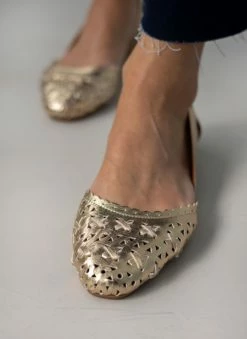 Μπαλαρίνες δερμάτινες με διάτρητο σχέδιο Carmela 160672 - Χρυσό