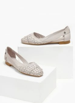 Μπαλαρίνες δερμάτινες με διάτρητο σχέδιο Carmela 160672 - Πάγου -The Fashion Project Κατάστημα mpalarines dermatines me diatrito sxedio carmela 1 110413 ap14
