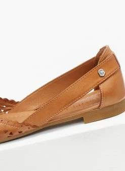 Μπαλαρίνες δερμάτινες με διάτρητο σχέδιο Carmela 160672 - Κάμελ 6 Μπαλαρίνες δερμάτινες με διάτρητο σχέδιο Carmela 160672 - Κάμελ -The Fashion Project Κατάστημα mpalarines dermatines me diatrito sxedio carmela 1 110414 nhe7