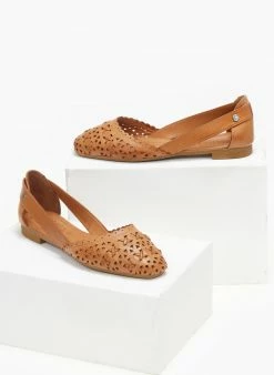 Μπαλαρίνες δερμάτινες με διάτρητο σχέδιο Carmela 160672 - Κάμελ 4 Μπαλαρίνες δερμάτινες με διάτρητο σχέδιο Carmela 160672 - Κάμελ -The Fashion Project Κατάστημα mpalarines dermatines me diatrito sxedio carmela 1 110414 vfjj