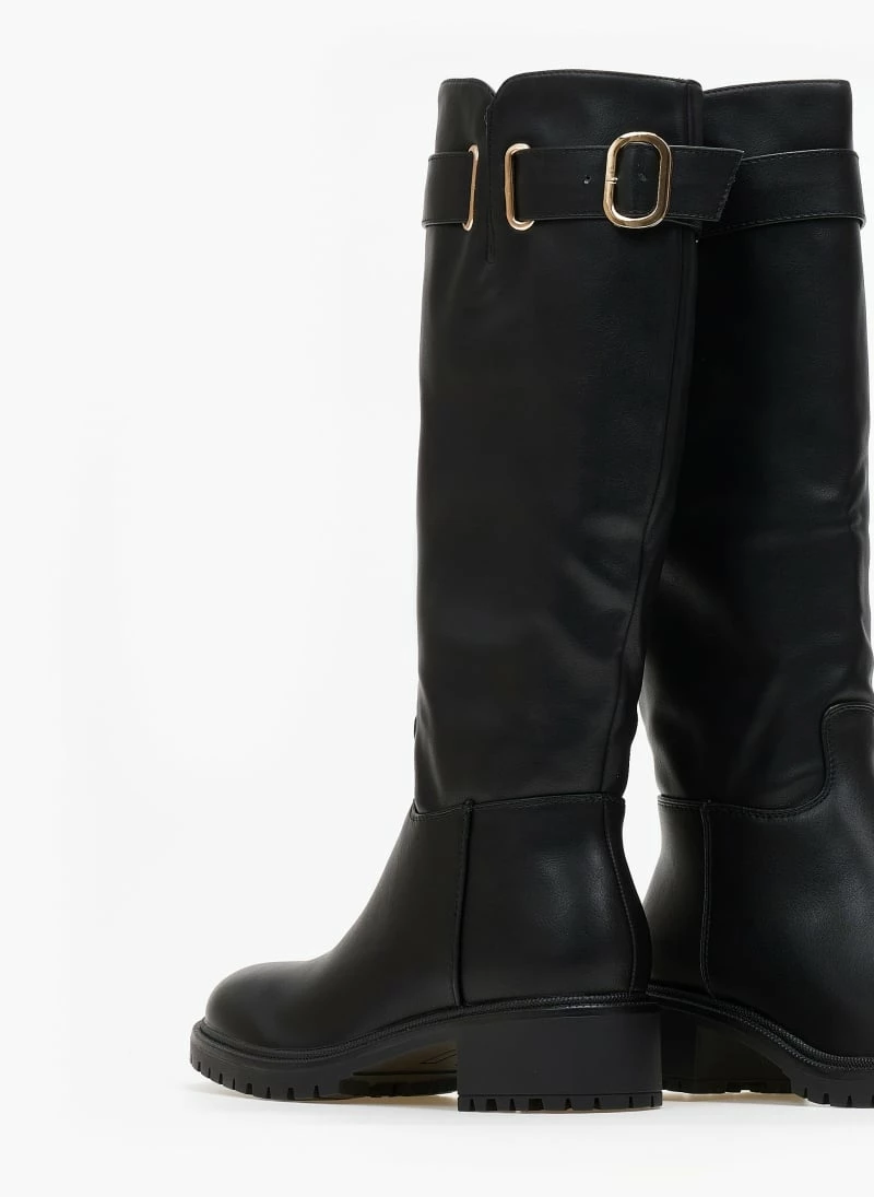 Μπότες φλατ με ζωνάκι - Μαύρο The Fashion Project Μπότες φλατ με ζωνάκι - Μαύρο -The Fashion Project Κατάστημα mpotes flat me zwnaki 108884 9o47