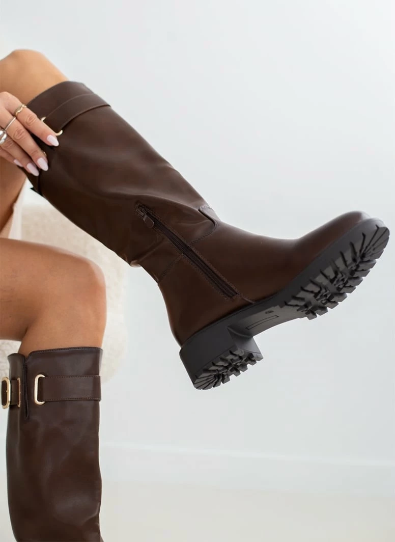 Μπότες φλατ με ζωνάκι - Καφέ The Fashion Project Μπότες φλατ με ζωνάκι - Καφέ -The Fashion Project Κατάστημα mpotes flat me zwnaki 108886 6zdr