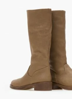 The Fashion Project Μπότες φλατ σε στρογγυλή γραμμή - Τάουπε -The Fashion Project Κατάστημα mpotes flat se strogguli grammi 108949 o3pk