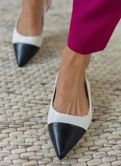 The Fashion Project Μπαλαρίνες μυτερές με λουράκι - Λευκό/Μαύρο -The Fashion Project Κατάστημα mules mutera me louraki 110847 yiiv