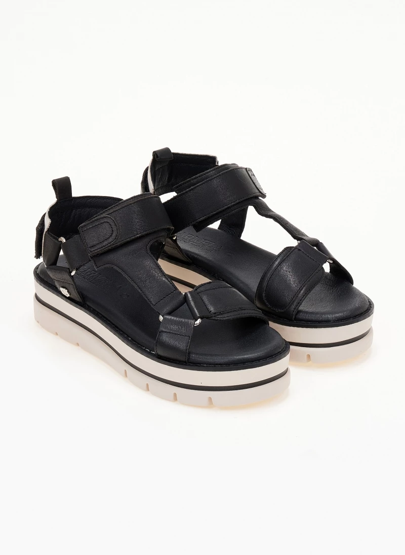 Σανδάλια δερμάτινα sporty Carmela 68543 - Μαύρο Σανδάλια δερμάτινα Sporty Carmela 68543 - Μαύρο -The Fashion Project Κατάστημα pedila dermatina me velcro carmela 68543 104893