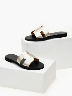 Σανδάλια δερμάτινα με ανάγλυφο Pattern Estil - Χρυσό 4 Σανδάλια δερμάτινα με ανάγλυφο Pattern Estil - Χρυσό -The Fashion Project Κατάστημα sandalia dermatina estil me anaglufo pattern 105375 cmsj