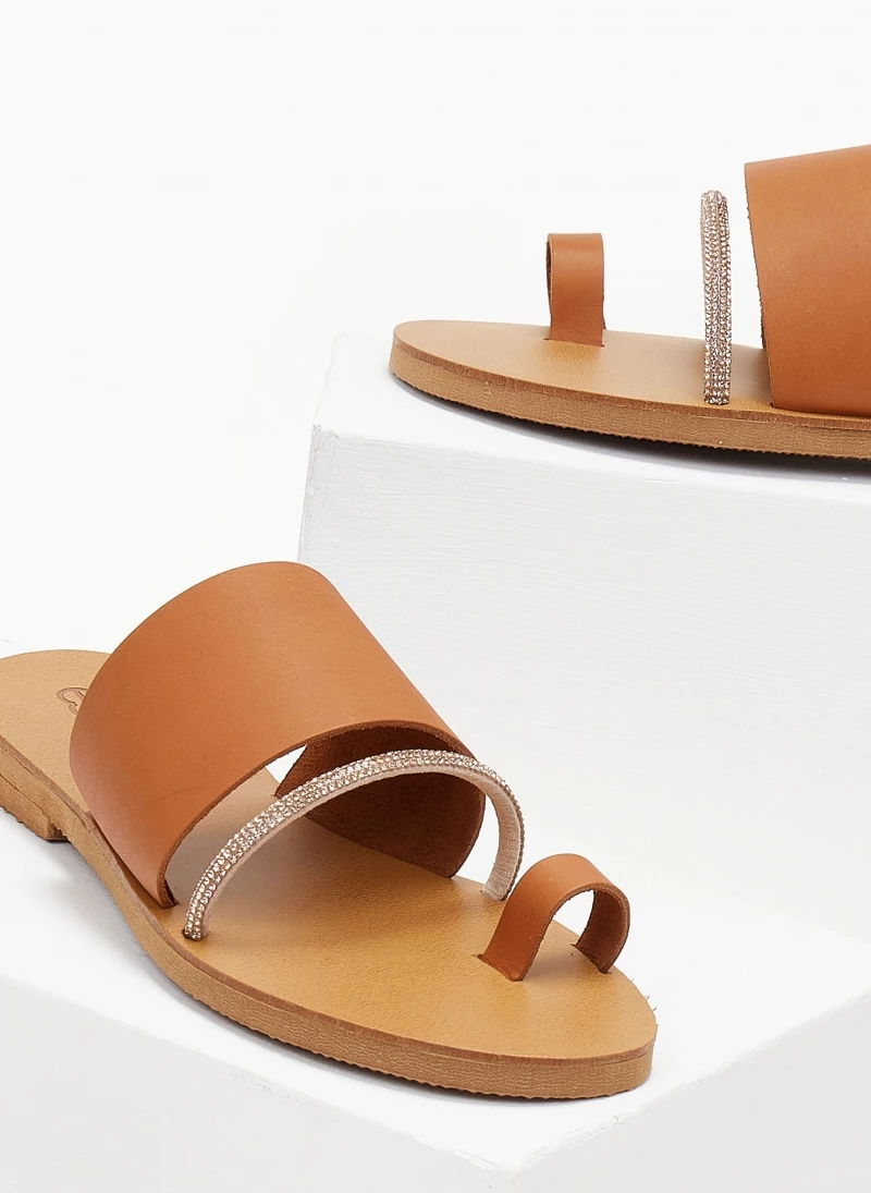 Σανδάλια δερμάτινα με φαρδιά φάσα estil - Ταμπά Σανδάλια δερμάτινα με φαρδιά φάσα Estil - Ταμπά -The Fashion Project Κατάστημα sandalia dermatina estil me fardia fasa 105724 991d