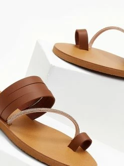 Σανδάλια δερμάτινα με λοξό Strass λουράκι Estil - Ταμπά -The Fashion Project Κατάστημα sandalia dermatina estil me lokso strass louraki 105453 cdgj