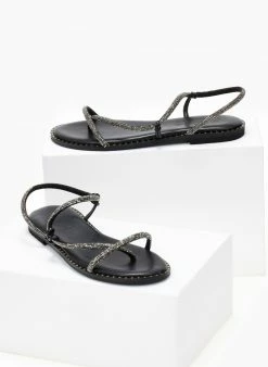 Σανδάλια δερμάτινα με περαστό λουράκι Estil - Μαύρο 5 Σανδάλια δερμάτινα με περαστό λουράκι Estil - Μαύρο -The Fashion Project Κατάστημα sandalia dermatina estil me perasto strass louraki 105072 hrpd