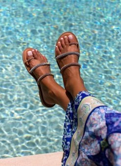 Σανδάλια δερμάτινα με στρας και διχρωμία Estil - Ασημί -The Fashion Project Κατάστημα sandalia dermatina estil me strass kai dixrwmia 105362 sgmu