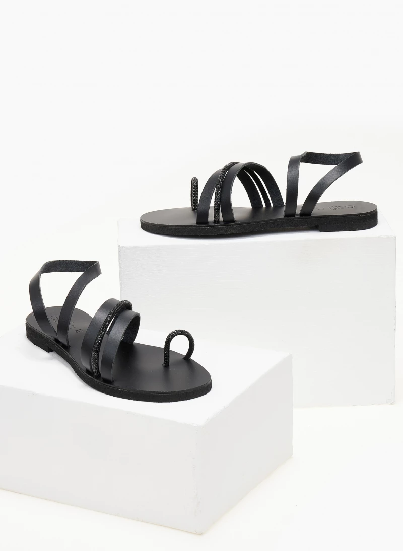Σανδάλια δερμάτινα με strass λεπτομέρεια estil - Μαύρο Σανδάλια δερμάτινα με Strass λεπτομέρεια Estil - Μαύρο -The Fashion Project Κατάστημα sandalia dermatina estil me strass leptomereia 105719 4zes