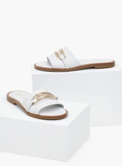 Σανδάλια δερμάτινα Estil με χρυσή αγκράφα - Λευκό -The Fashion Project Κατάστημα sandalia dermatina estil me xrusi agkrafa 101238 snne