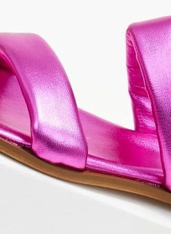 Σανδάλια δερμάτινα μεταλλιζέ Estil - Φούξια 4 Σανδάλια δερμάτινα μεταλλιζέ Estil - Φούξια -The Fashion Project Κατάστημα sandalia dermatina estil metallize 105879 p3gc