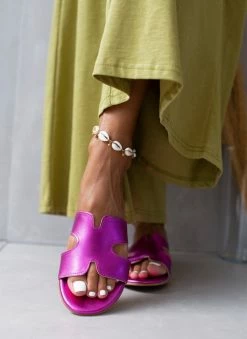 Σανδάλια δερμάτινα σε μεταλλικά χρώματα Estil - Φούξια