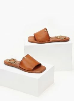 Σανδάλια δερμάτινα με Anklet αλυσίδα Iris - Ταμπά -The Fashion Project Κατάστημα sandalia dermatina iris me anklet alusida 102721 ih3j