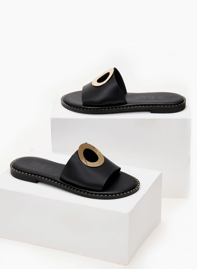 Σανδάλια δερμάτινα με διακοσμητικό Iris - Μαύρο Σανδάλια δερμάτινα με διακοσμητικό Iris - Μαύρο -The Fashion Project Κατάστημα sandalia dermatina iris me kuklo 102707 m6tc