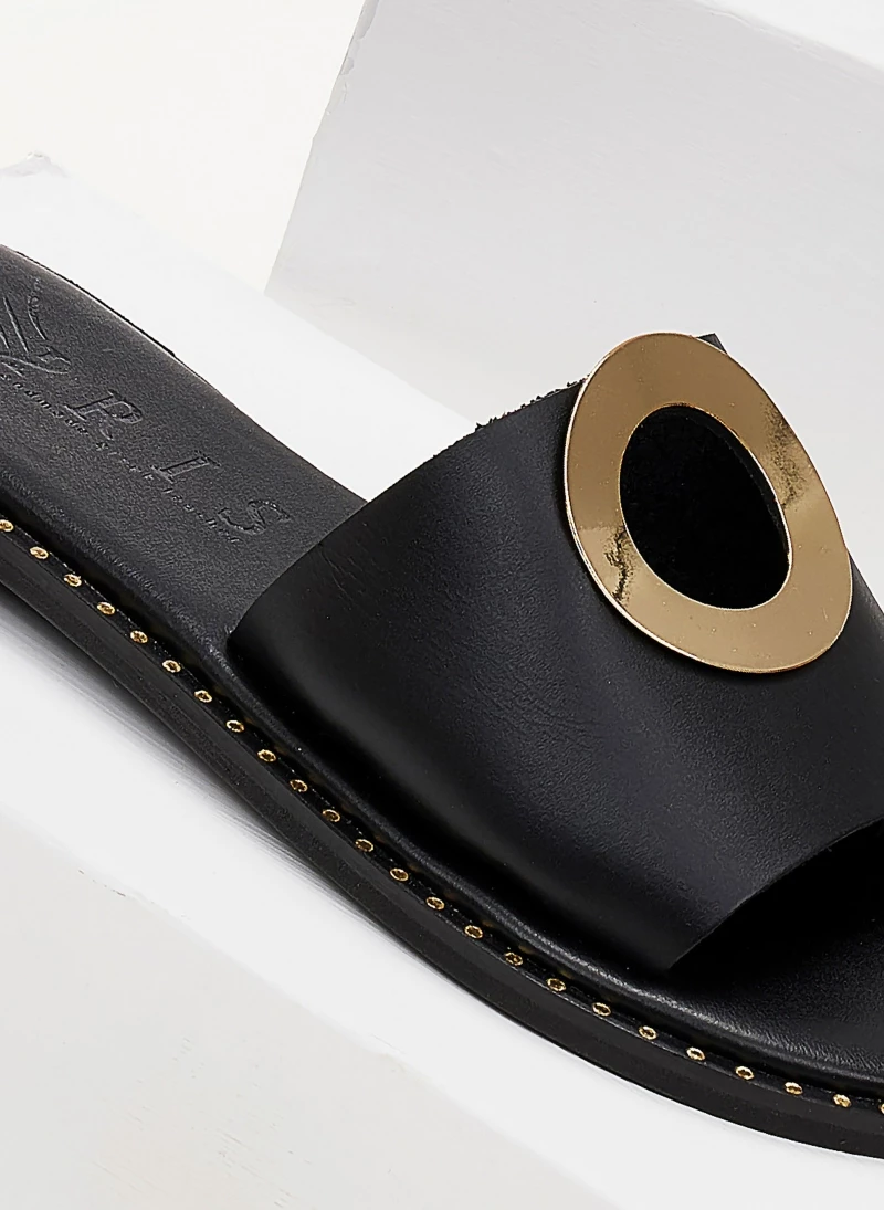 Σανδάλια δερμάτινα με διακοσμητικό Iris - Μαύρο Σανδάλια δερμάτινα με διακοσμητικό Iris - Μαύρο -The Fashion Project Κατάστημα sandalia dermatina iris me kuklo 102707