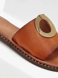 Σανδάλια δερμάτινα με διακοσμητικό Iris - Ταμπά 3 Σανδάλια δερμάτινα με διακοσμητικό Iris - Ταμπά -The Fashion Project Κατάστημα sandalia dermatina iris me kuklo 102708 m81z