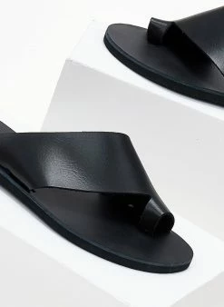 Σανδάλια δερμάτινα με λοξή φάσα Iris - Μαύρο -The Fashion Project Κατάστημα sandalia dermatina iris me loksi fasa 104003 mymt