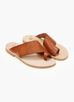 Σανδάλια δερμάτινα με λοξή φάσα Iris - Ταμπά -The Fashion Project Κατάστημα sandalia dermatina iris me loksi fasa 104004 lt96