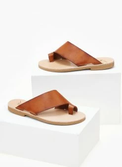 Σανδάλια δερμάτινα με λοξή φάσα Iris - Ταμπά -The Fashion Project Κατάστημα sandalia dermatina iris me loksi fasa 104004 y5hj