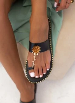 Σανδάλια δερμάτινα με λουλούδι Iris - Μαύρο 8 Σανδάλια δερμάτινα με λουλούδι Iris - Μαύρο -The Fashion Project Κατάστημα sandalia dermatina iris me louloudi 103845 4d66