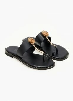 Σανδάλια δερμάτινα με λουλούδι Iris - Μαύρο 6 Σανδάλια δερμάτινα με λουλούδι Iris - Μαύρο -The Fashion Project Κατάστημα sandalia dermatina iris me louloudi 103845 dnla