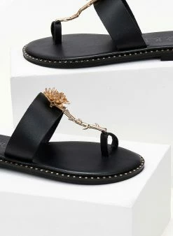 Σανδάλια δερμάτινα με λουλούδι Iris - Μαύρο 4 Σανδάλια δερμάτινα με λουλούδι Iris - Μαύρο -The Fashion Project Κατάστημα sandalia dermatina iris me louloudi 103845 s03w