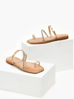 Σανδάλια δερμάτινα με μεταλλική λεπτομέρεια Iris - Χρυσό 7 Σανδάλια δερμάτινα με μεταλλική λεπτομέρεια Iris - Χρυσό -The Fashion Project Κατάστημα sandalia dermatina iris me metalliki leptomereia 105386 fkc0