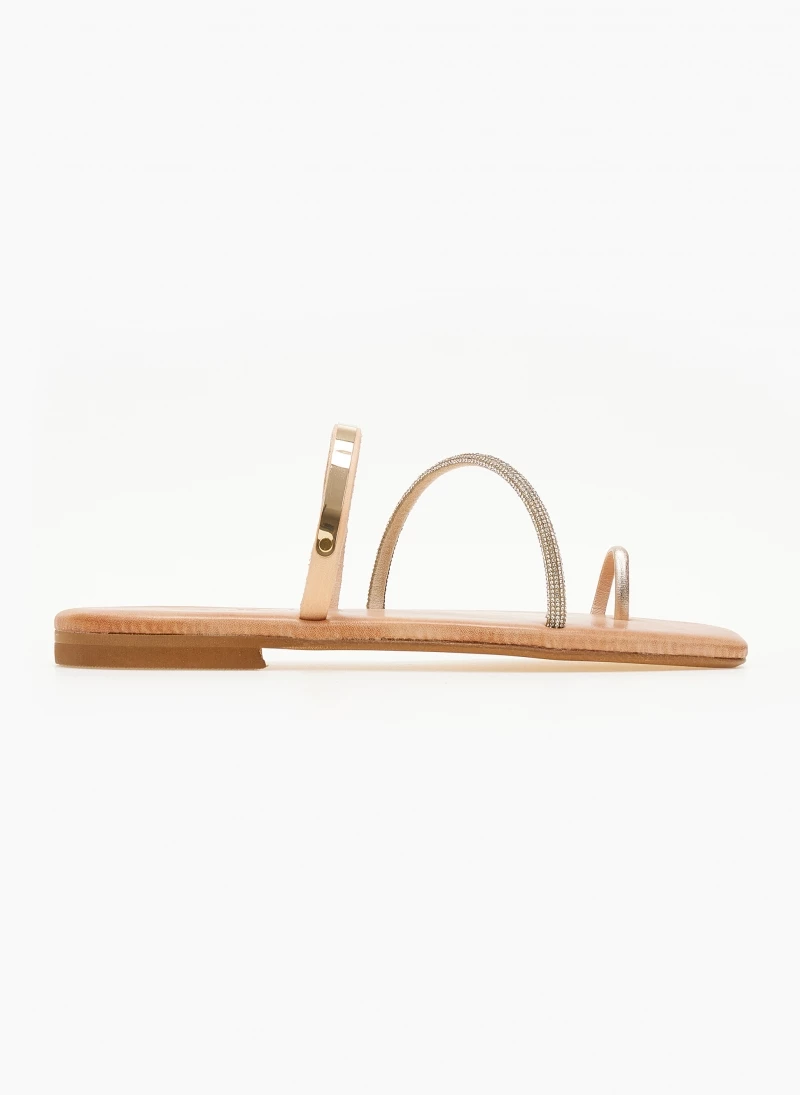 Σανδάλια δερμάτινα με μεταλλική λεπτομέρεια Iris - Χρυσό Σανδάλια δερμάτινα με μεταλλική λεπτομέρεια Iris - Χρυσό -The Fashion Project Κατάστημα sandalia dermatina iris me metalliki leptomereia 105386 zvwz