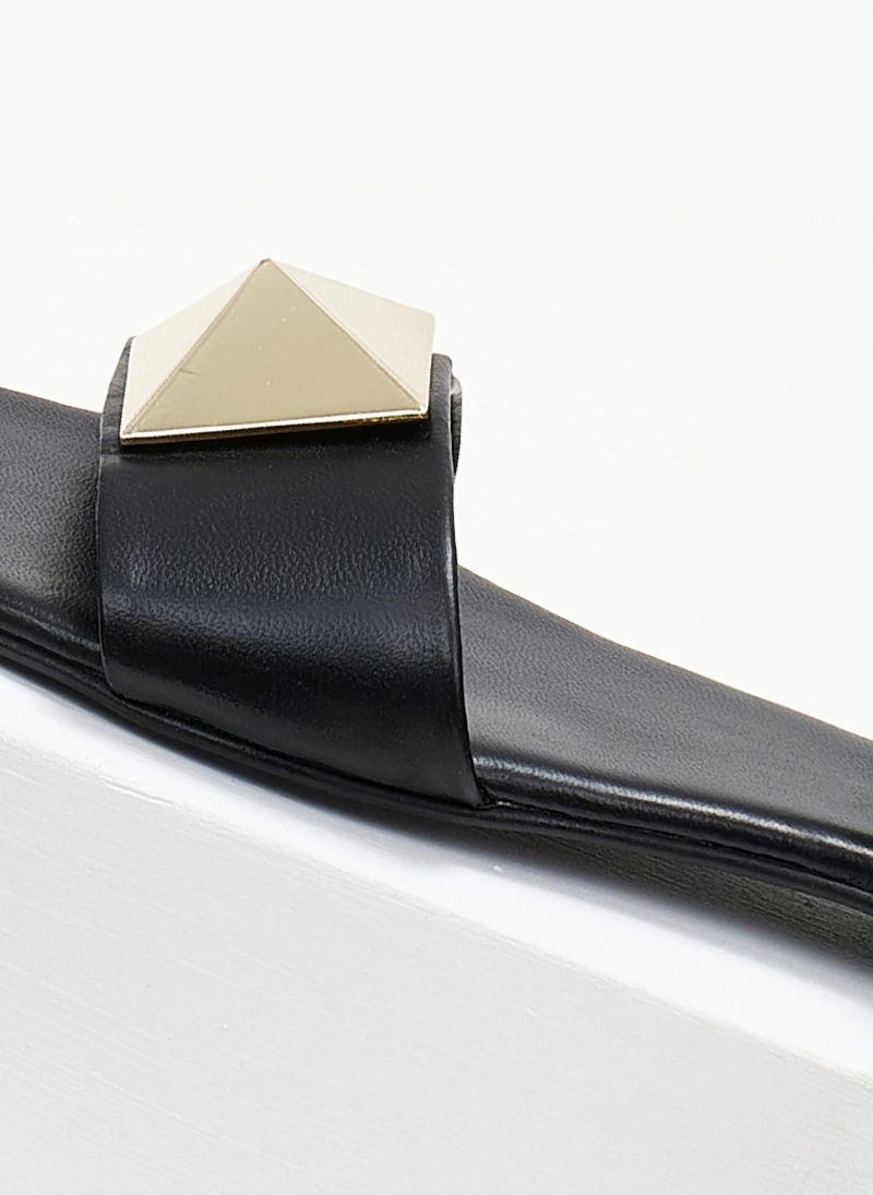 Σανδάλια δερμάτινα με μεγάλο τρουκ Iris - Μαύρο Σανδάλια δερμάτινα με μεγάλο τρουκ Iris - Μαύρο -The Fashion Project Κατάστημα sandalia dermatina iris me oversize trouk 105041