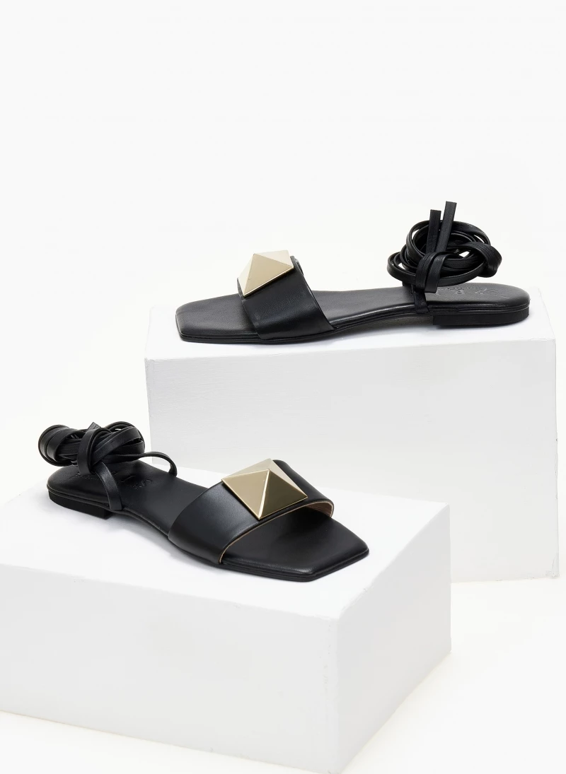 Σανδάλια δερμάτινα με μεγάλο τρουκ Iris - Μαύρο Σανδάλια δερμάτινα με μεγάλο τρουκ Iris - Μαύρο -The Fashion Project Κατάστημα sandalia dermatina iris me oversize trouk 105041 wzyh