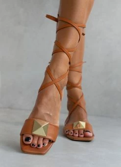 Σανδάλια δερμάτινα με μεγάλο τρουκ Iris - Ταμπά -The Fashion Project Κατάστημα sandalia dermatina iris me oversize trouk 105042 likx