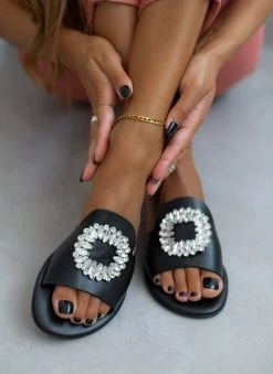 Σανδάλια δερμάτινα με πέτρες Iris - Μαύρο -The Fashion Project Κατάστημα sandalia dermatina iris me petres 104319 4tig