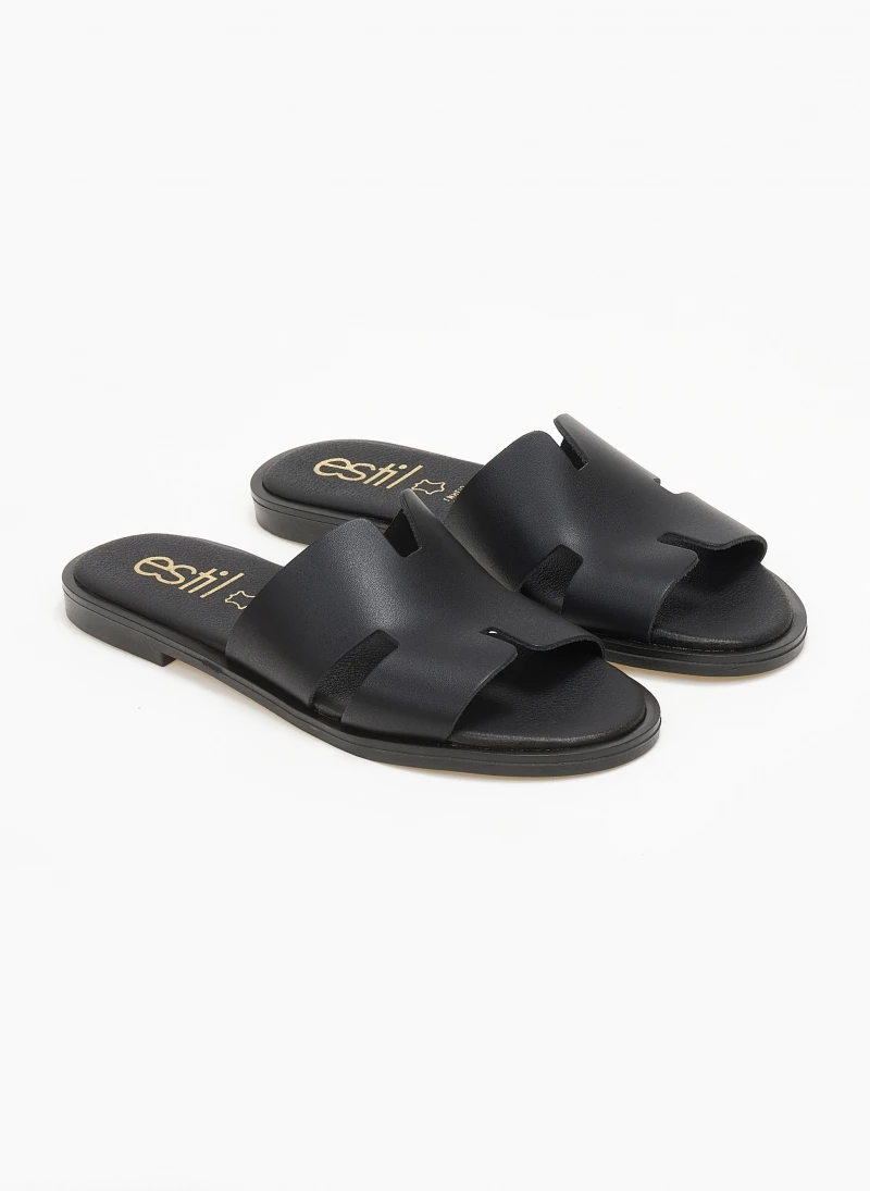 Σανδάλια δερμάτινα με ανοίγματα estil - Μαύρο Σανδάλια δερμάτινα με ανοίγματα Estil - Μαύρο -The Fashion Project Κατάστημα sandalia dermatina me anoigmata estil 110503 wdyn