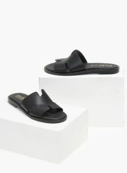 Σανδάλια δερμάτινα με ανοίγματα Estil - Μαύρο 3 Σανδάλια δερμάτινα με ανοίγματα Estil - Μαύρο -The Fashion Project Κατάστημα sandalia dermatina me anoigmata estil 110503 zdl5
