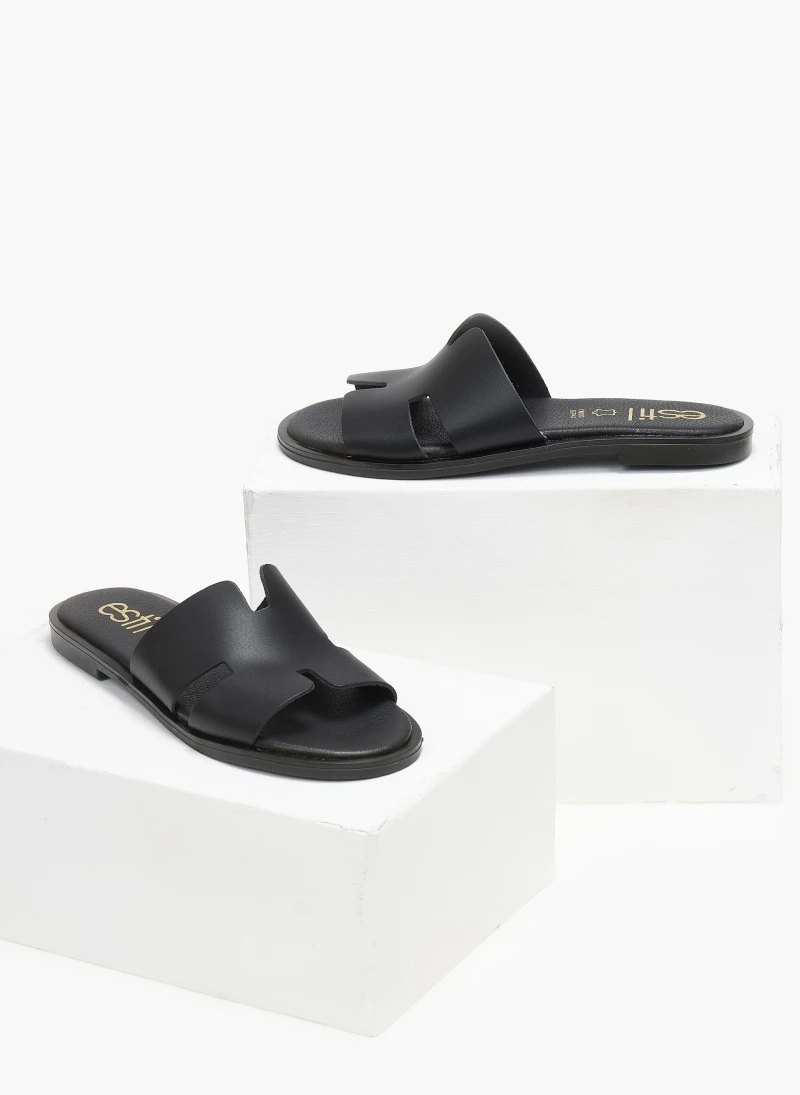 Σανδάλια δερμάτινα με ανοίγματα estil - Μαύρο Σανδάλια δερμάτινα με ανοίγματα Estil - Μαύρο -The Fashion Project Κατάστημα sandalia dermatina me anoigmata estil 110503 zdl5